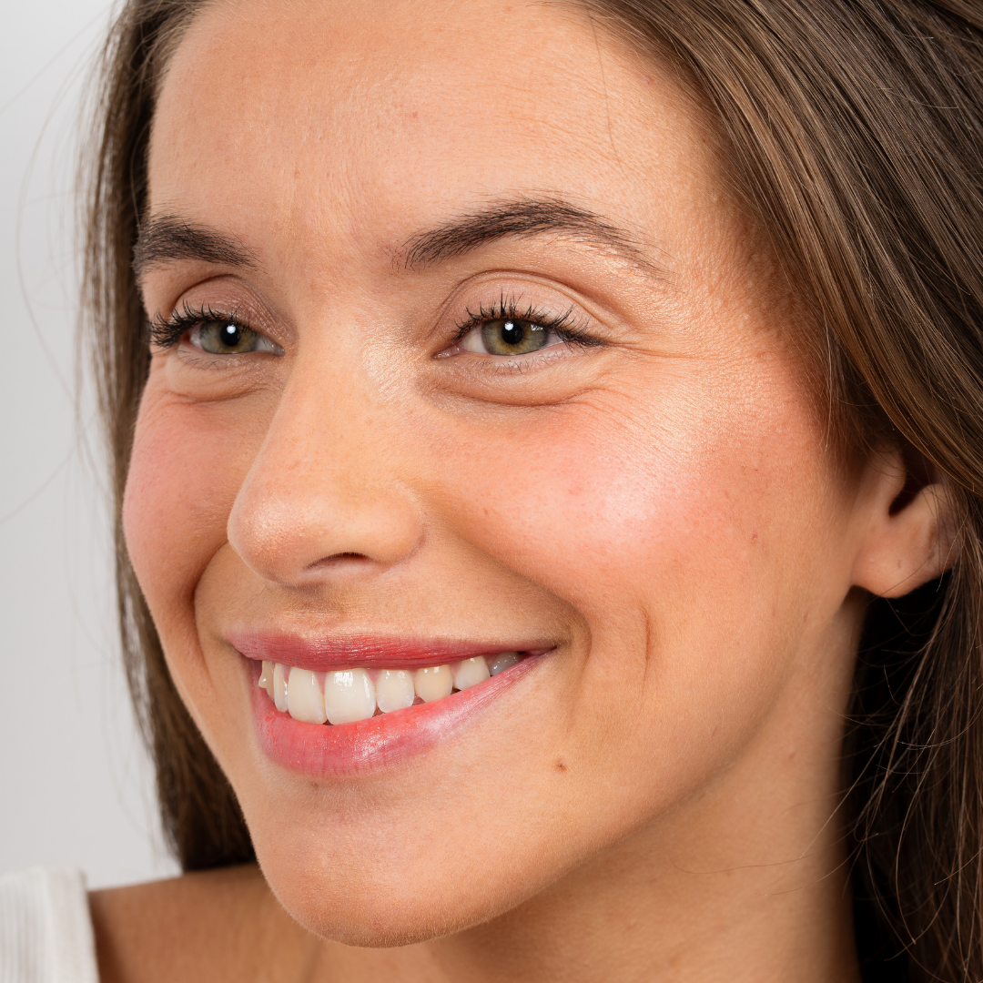 Pomponne Fantastick highlighter dore zoom joue justine